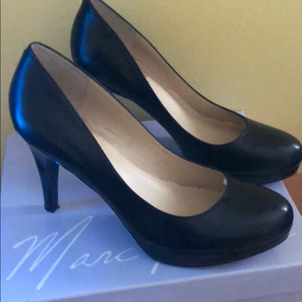 Marc Fisher Sydney Black Leather Pump Sz 7